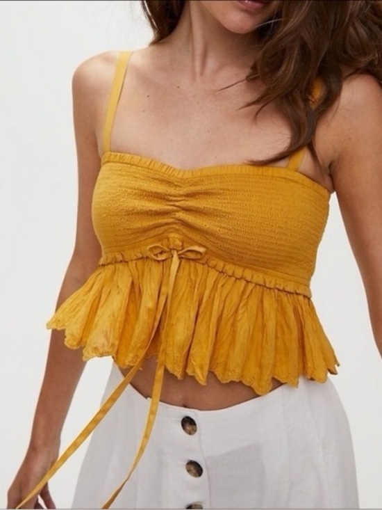Wilfred Tops - NWT Aritzia Wilfred La Boheme Dareau Camisole Crop Top Size Small Cairo Gold